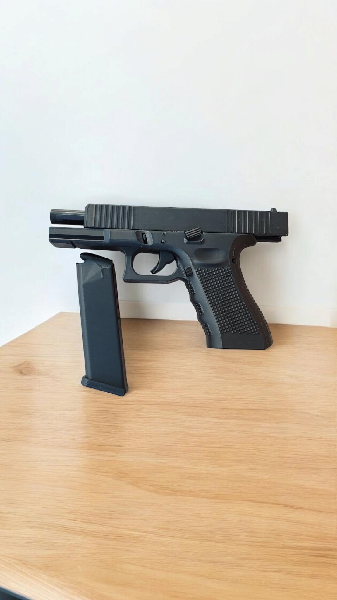 Glock%20Maketi%20|%20Kilitli%20Üst%20Kısım%20|%20Hareketli